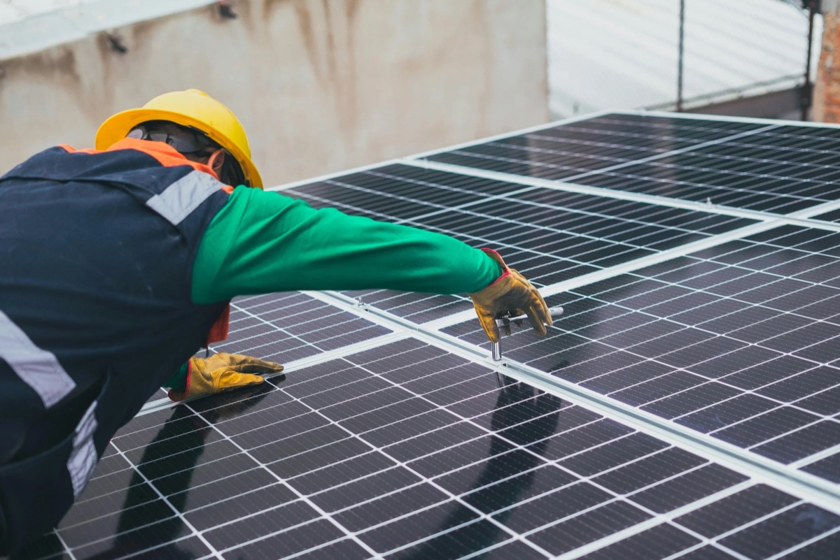 Zonnepanelen op een dak ge&iuml;nstalleerd door Next Solar Solutions