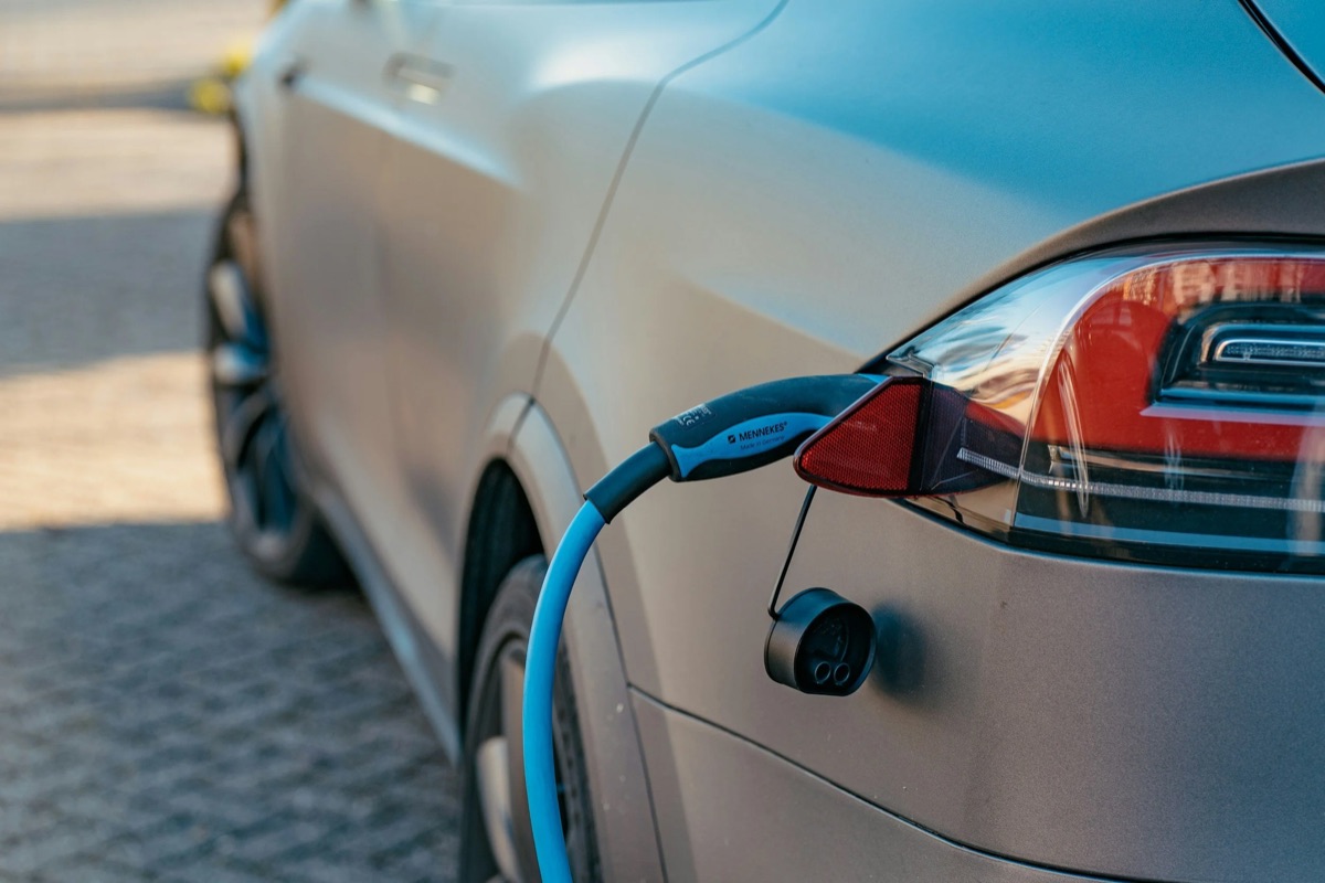Laadpaal voor een elektrische auto ge&iuml;nstalleerd door Next Solar Solutions